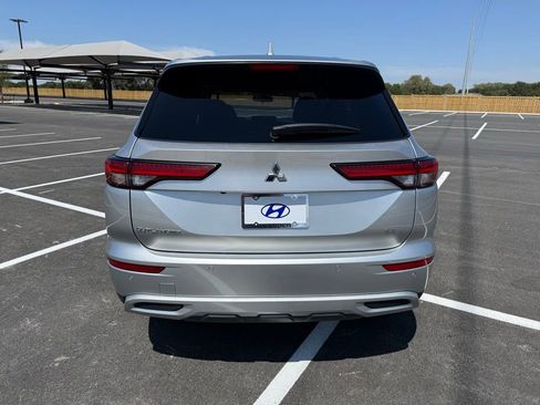 Used 2024 Mitsubishi Outlander SE image 6