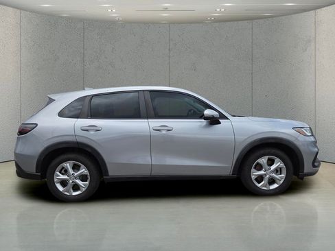 Used 2023 Honda HR-V LX image 2