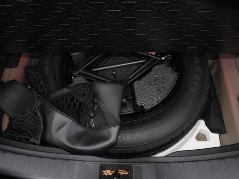 Used 2024 Toyota RAV4 XLE w/ Convenience Package image 9