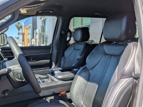 Certified 2024 Jeep Wagoneer L Series II image 10