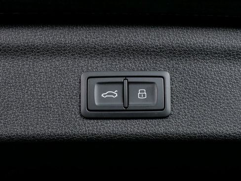 Used 2025 Audi Q3 2.0T Premium Plus w/ Premium Plus Package image 32