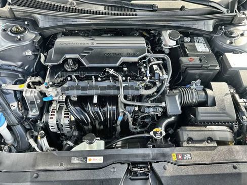 Used 2025 Hyundai Elantra SEL image 18