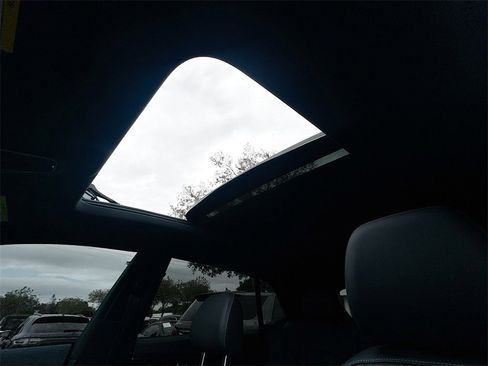 Used 2021 Audi Q8 Prestige w/ Prestige Package image 24