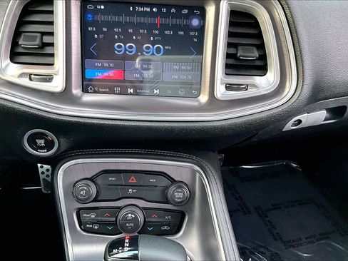 Used 2016 Dodge Challenger SXT image 33