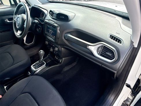 Used 2018 Jeep Renegade Latitude image 33