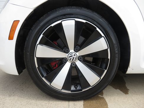 Used 2012 Volkswagen Beetle Turbo FWD image 9