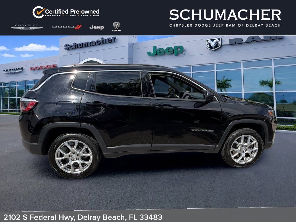 Certified 2024 Jeep Compass Latitude AWD/4WD image 8