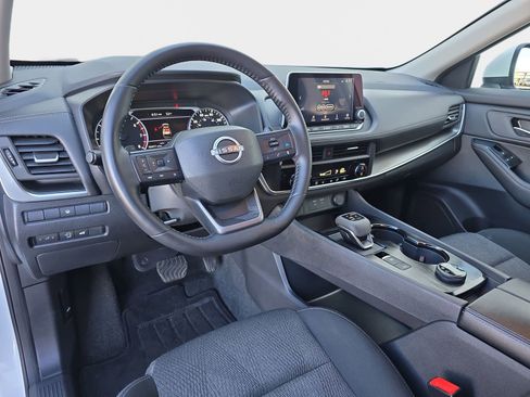 Used 2025 Nissan Rogue SV AWD/4WD image 18