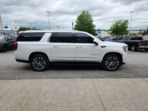 Used 2022 GMC Yukon XL Denali AWD/4WD image 6