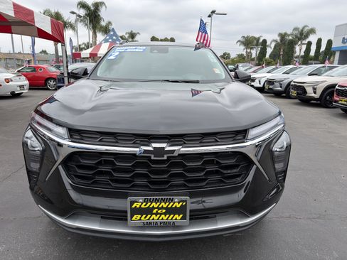 Used 2025 Chevrolet Trax LT FWD image 38