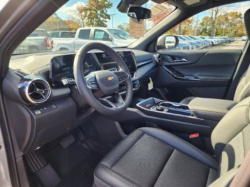 New 2026 Chevrolet Equinox LT w/ Convenience Package II image 11