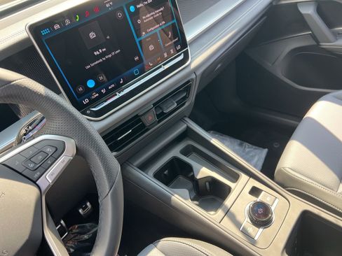 New 2026 Volkswagen Tiguan SE R-Line FWD image 16