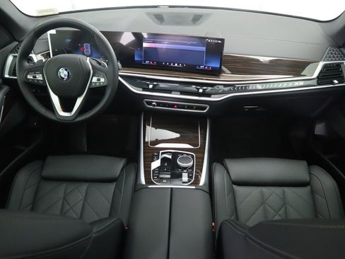 Used 2025 BMW X5 xDrive50e w/ Parking Assistance Package AWD/4WD image 13