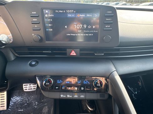 Used 2025 Hyundai Elantra Sport FWD image 28