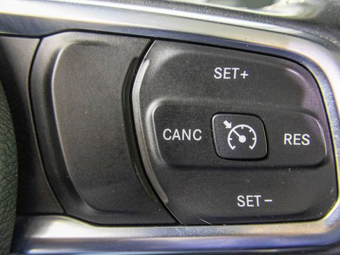 Used 2020 Jeep Gladiator Overland AWD/4WD image 33