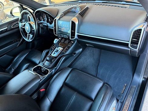 Used 2018 Porsche Cayenne Platinum Edition w/ Premium Package AWD/4WD image 7