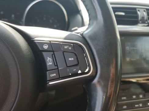 Used 2018 Jaguar F-PACE Premium AWD/4WD image 24
