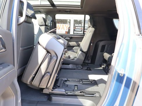New 2026 Chevrolet Suburban Premier AWD/4WD image 30