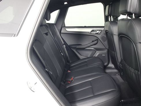 Certified 2026 Porsche Macan AWD/4WD image 32