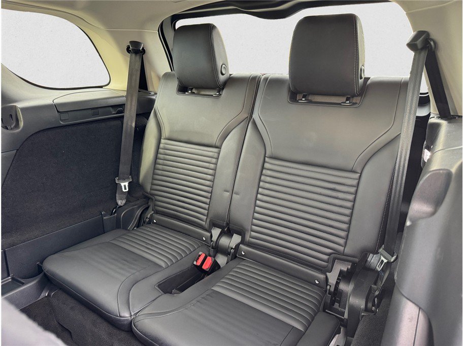 Used 2024 Land Rover Discovery S AWD/4WD image 11