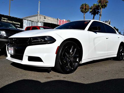 Used 2019 Dodge Charger SXT w/ Plus Group RWD image 1