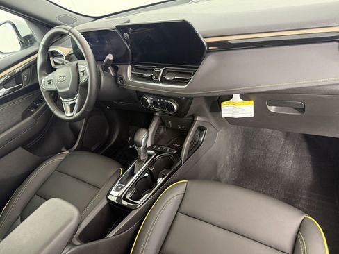 Used 2025 Chevrolet TrailBlazer ACTIV w/ Convenience Package FWD image 11