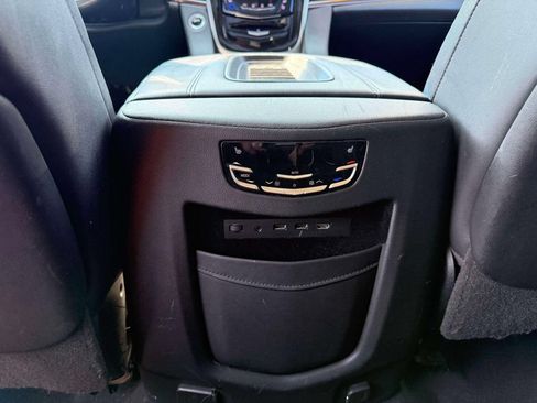 Used 2019 Cadillac Escalade Luxury AWD/4WD image 10