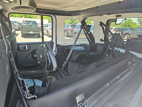 Used 2018 Jeep Wrangler Unlimited Sport S AWD/4WD image 14