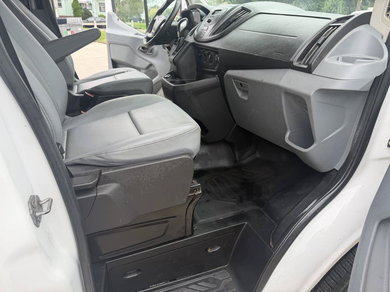 Used 2019 Ford Transit 250 148 Medium Roof RWD image 13