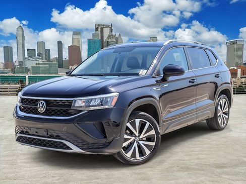 Used 2022 Volkswagen Taos SE image 1