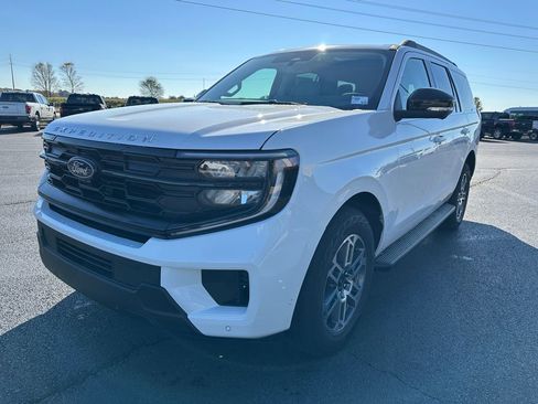 New 2025 Ford Expedition Active image 4