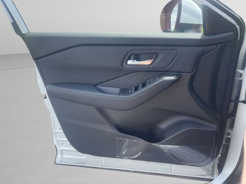 Used 2025 Nissan Rogue SV image 41