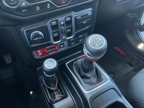 Used 2018 Jeep Wrangler Unlimited Rubicon AWD/4WD image 19