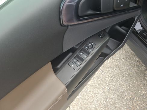 Used 2025 BMW X3 xDrive30i w/ Premium Package image 14