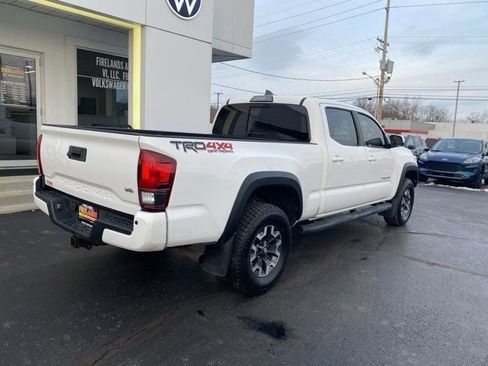 Used 2019 Toyota Tacoma TRD Sport image 4