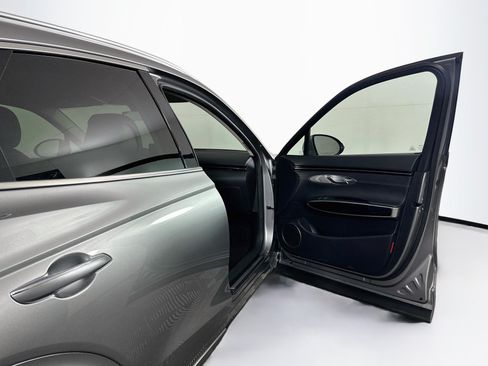 Used 2025 Genesis GV70 2.5T AWD/4WD image 32