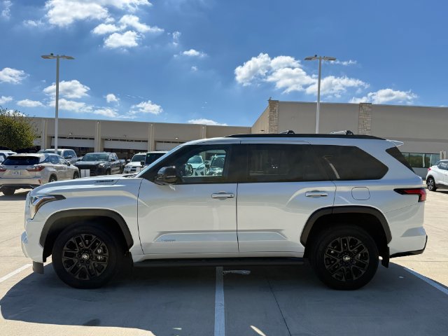 Used 2025 Toyota Sequoia Limited w/ Tow Technology Package AWD/4WD image 9