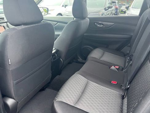 Used 2018 Nissan Rogue SV w/ Sun & Sound Touring Package AWD/4WD image 18