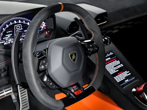 Used 2021 Lamborghini Huracan STO image 28