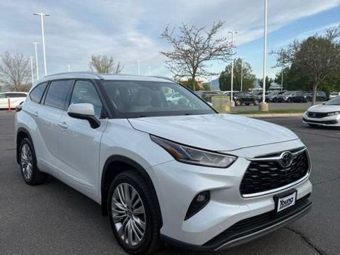 Used 2022 Toyota Highlander Platinum AWD/4WD image 4