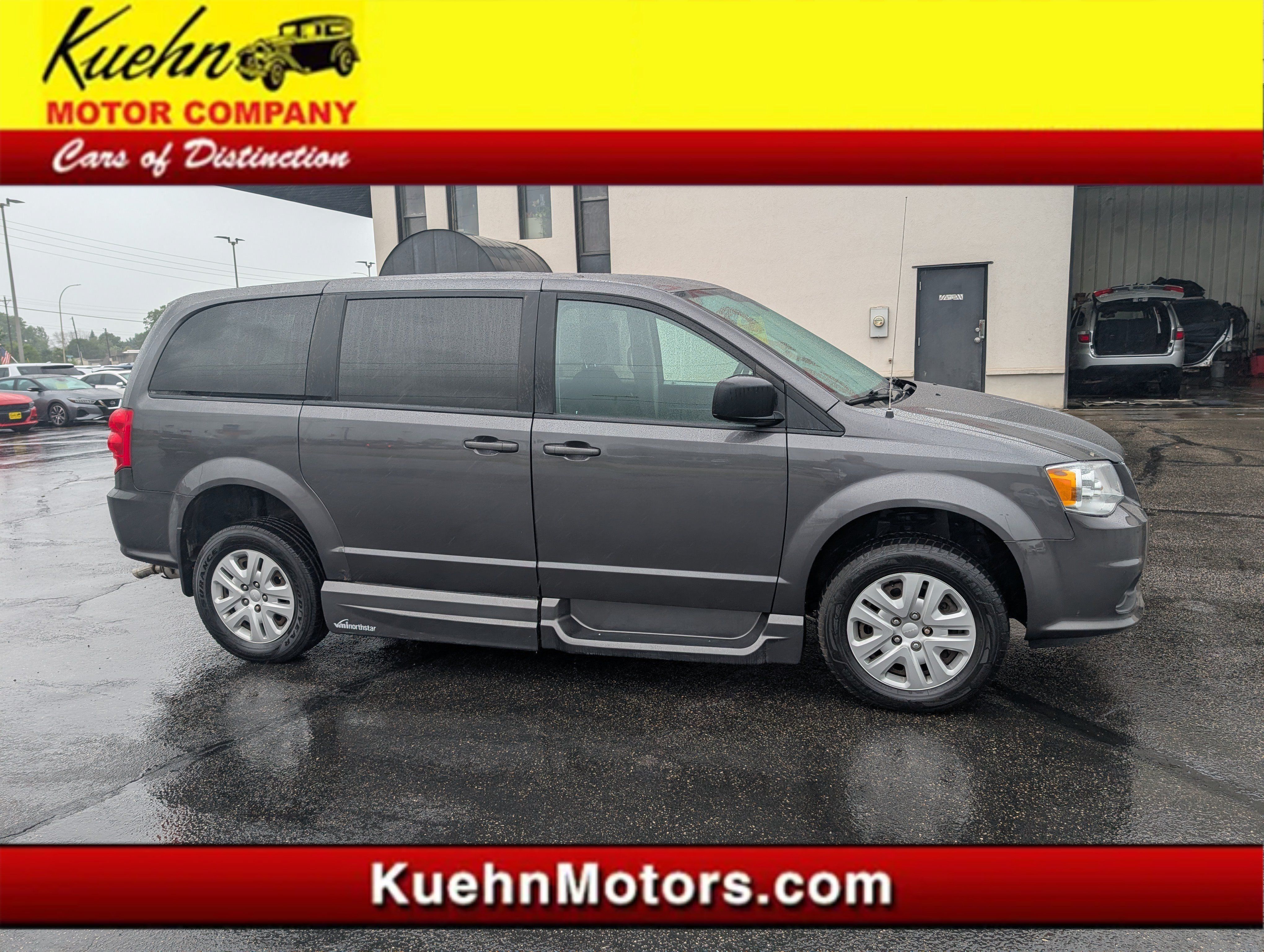 Used 2018 Dodge Grand Caravan SE w/ UConnect Hands-Free Group FWD image 1