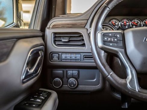 Used 2021 Chevrolet Suburban LT image 25