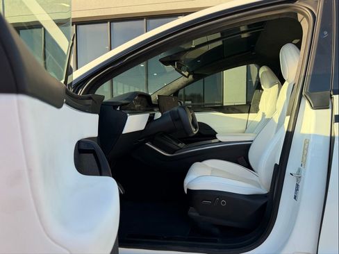 Used 2023 Tesla Model X Plaid image 15