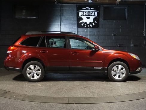Used 2012 Subaru Outback 3.6R Limited w/ Moonroof Pkg AWD/4WD image 7
