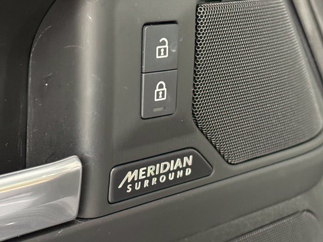 Used 2025 Land Rover Defender 110 X-Dynamic SE AWD/4WD image 22