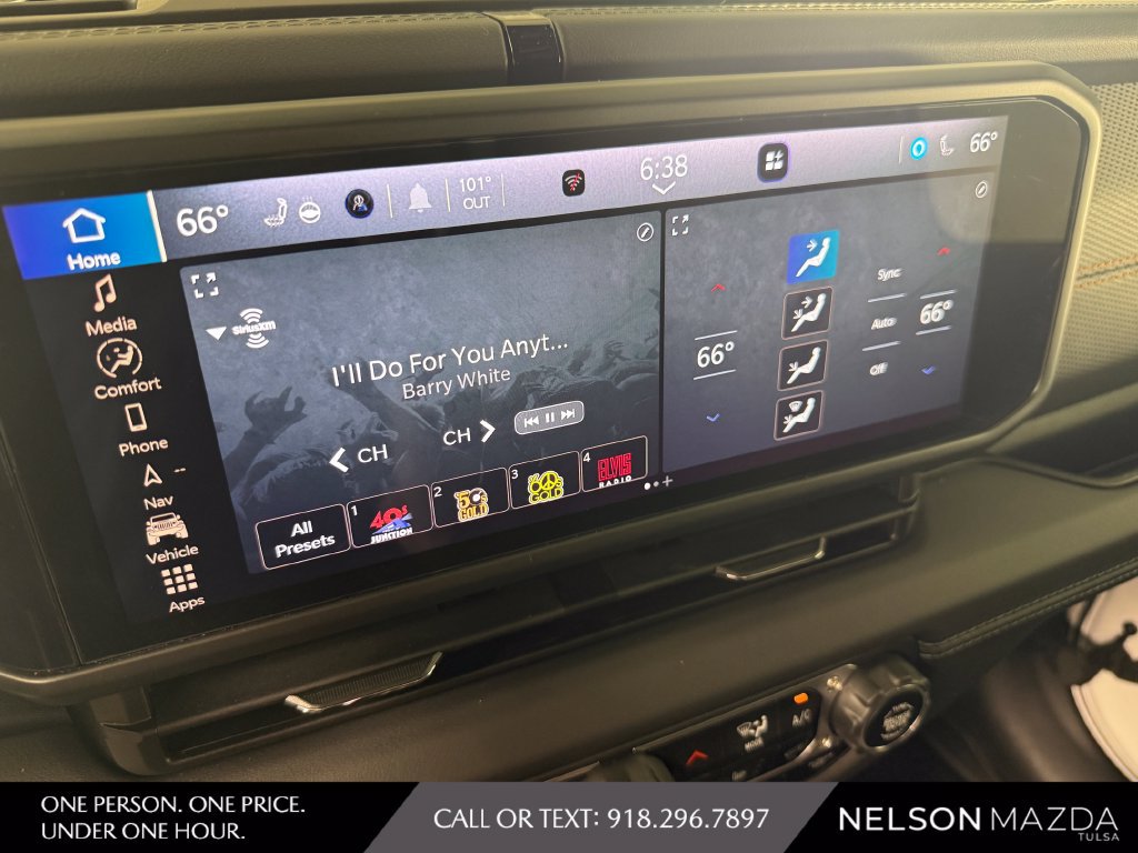 Used 2025 Jeep Gladiator Mojave w/ Convenience Group AWD/4WD image 27
