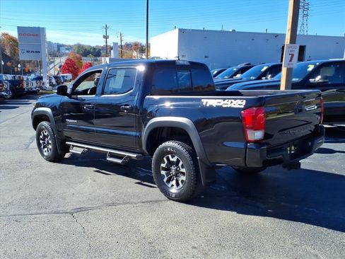 Used 2016 Toyota Tacoma SR image 3