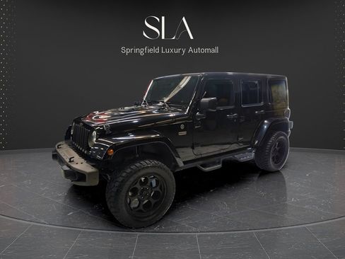Used 2017 Jeep Wrangler Unlimited Sahara AWD/4WD image 4