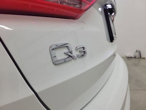 Used 2021 Audi Q3 2.0T Premium w/ Convenience Package image 9