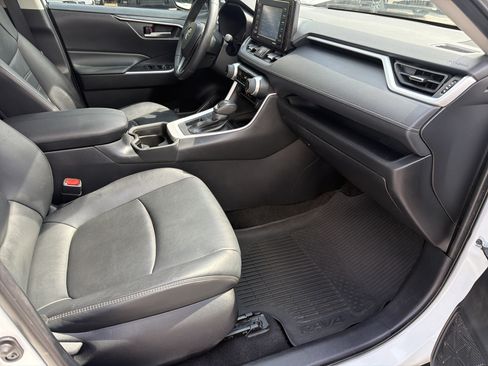 Used 2021 Toyota RAV4 XLE Premium FWD image 14